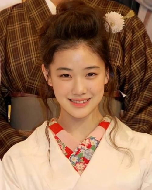 苍井优微博最新消息：女神官宣喜讯引热议