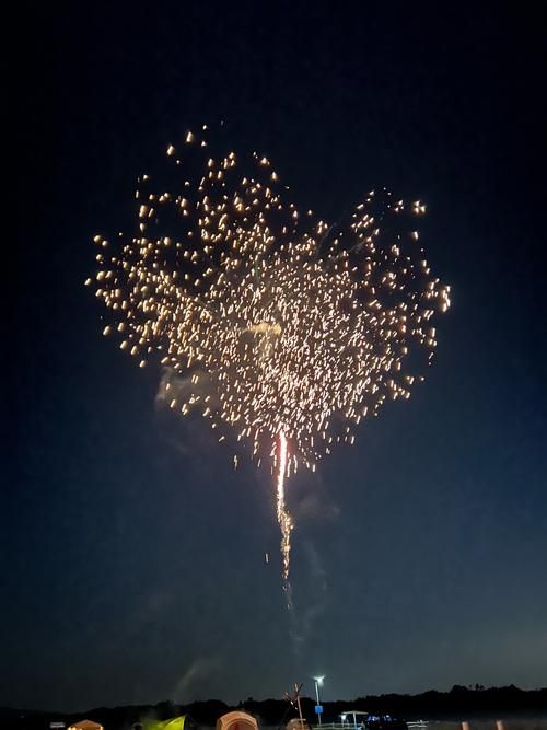 绝美爱心烟花燃放!浪漫七夕,与你相约