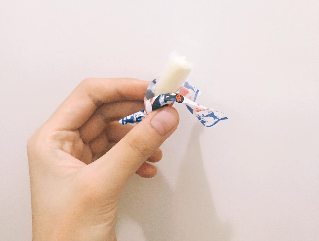 揭秘奶糖透明包装纸：它是淀粉做的吗？