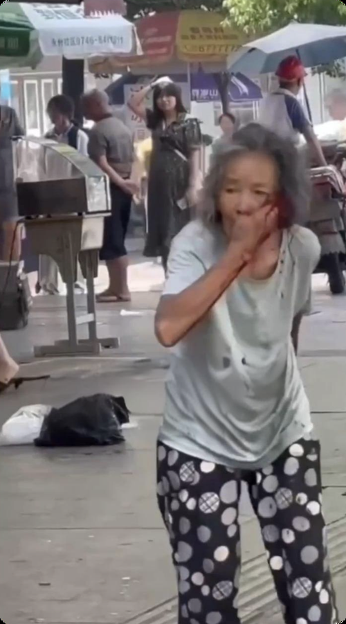 街头暴力：女子暴打老人，社会应如何有效制止此类事件？