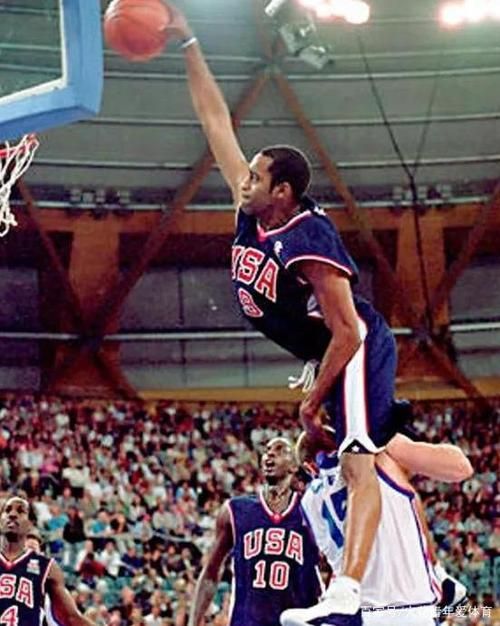 死亡之扣：那些令人窒息的篮球瞬间