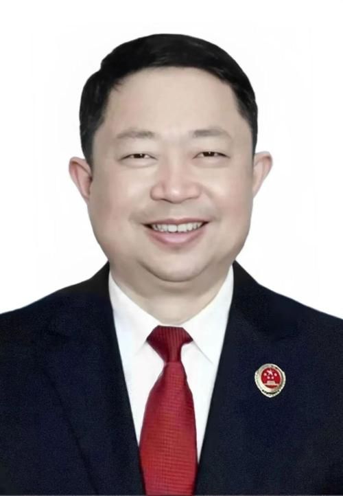 重庆检察长时侠联：关注未成年人保护工作