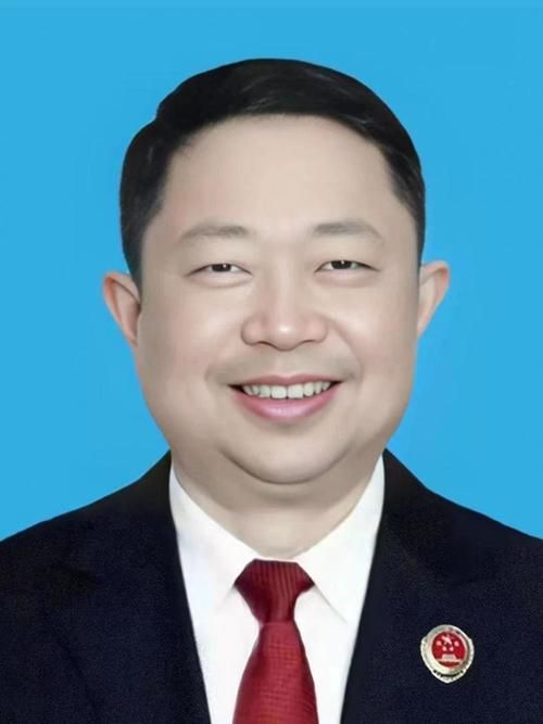 重庆检察长时侠联：关注未成年人保护工作