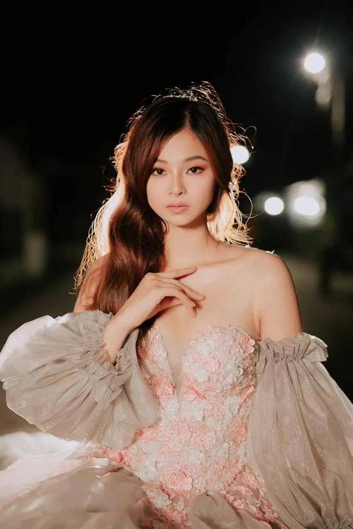 菲律宾女星莉扎·索伯拉诺：从配角到好莱坞宠儿，她的蜕变故事
