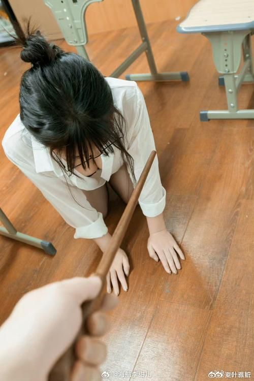 玩游戏输一次脱一件，这种惩罚方式你接受吗？