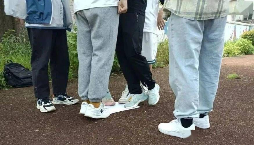 玩踩报纸游戏有啥好处？提高反应能力和协调性！