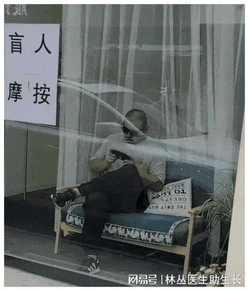 男生打游戏图片大全，各种姿势和表情包都有！