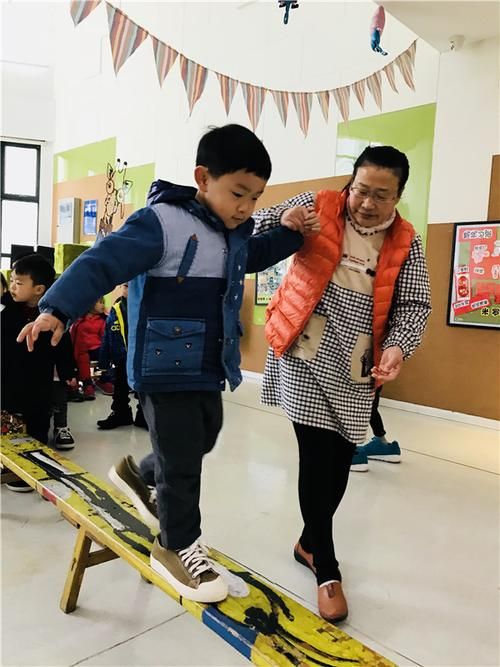 穿大鞋游戏怎么玩？详细规则和技巧分享！