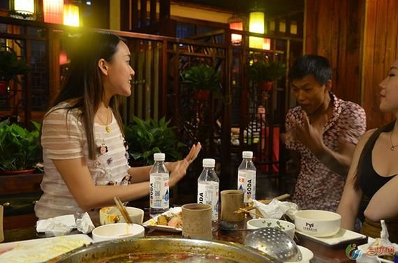 聚餐必备饭桌上的游戏,让你的饭局嗨翻全场!