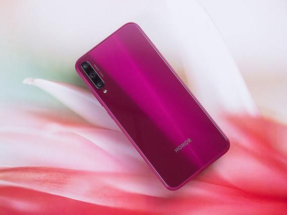 荣耀Play打游戏怎么样？性能实测，流畅度究竟如何？