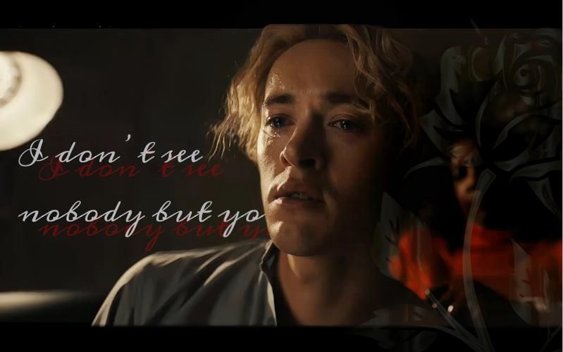 谁知道饥饿游戏手势什么意思?这个手势火爆全网!