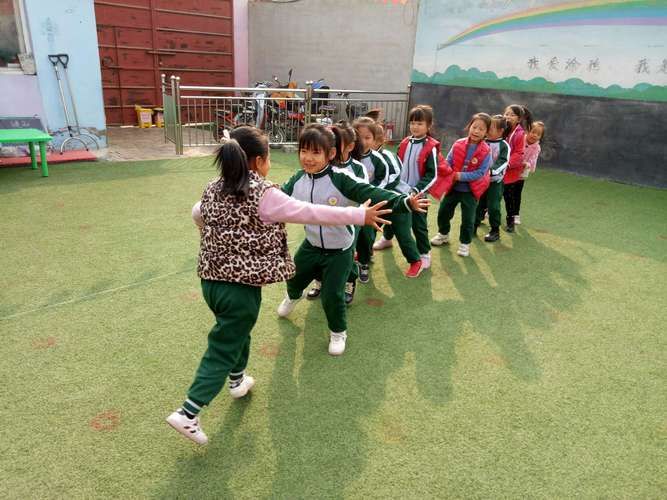 超多幼儿园户外游戏图片，简单易学一看就会！