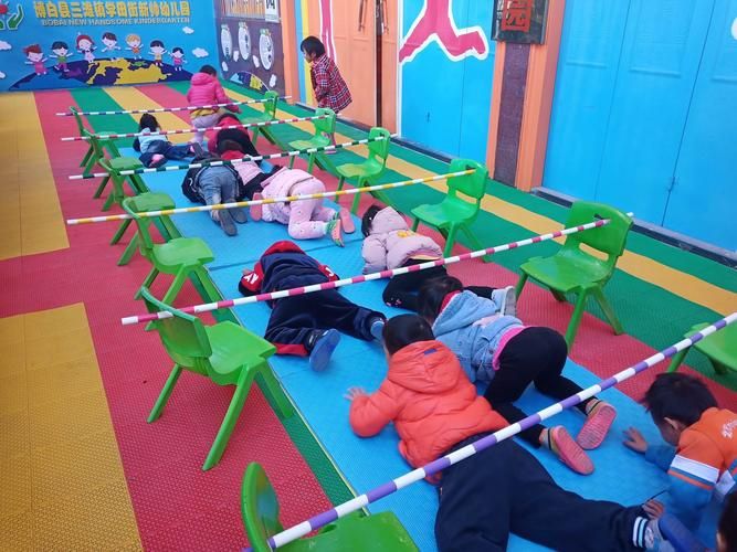 超多幼儿园户外游戏图片，简单易学一看就会！