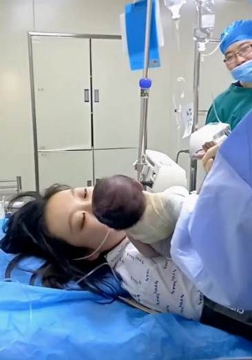 超真实模拟生宝宝的游戏视频，感受妈妈的伟大！