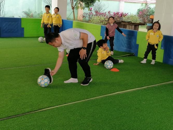 足球课游戏大全，各种室内室外足球游戏！