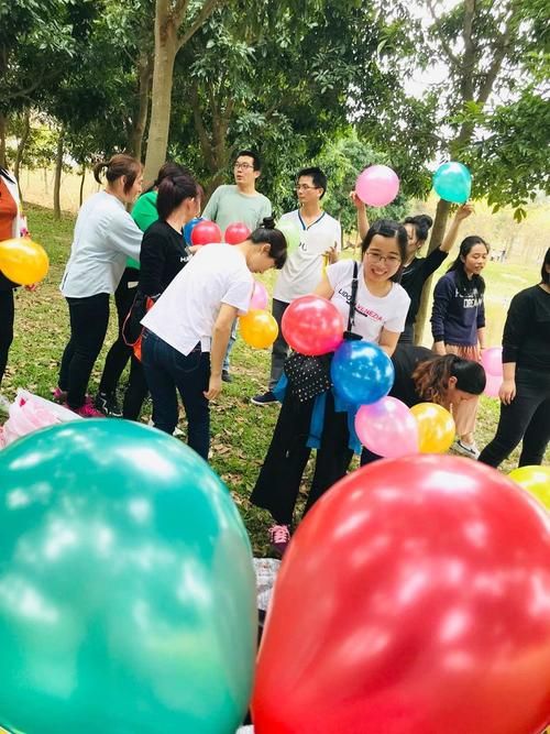 踩气球亲子游戏有技巧，掌握这些让孩子玩得更尽兴！