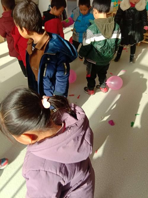 踩气球游戏背景音乐怎么选？节奏感强的更合适！