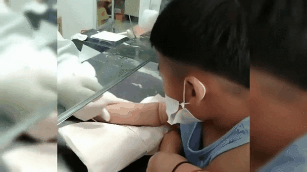 过家家打针游戏视频大全，宝宝模仿医生我不怕！