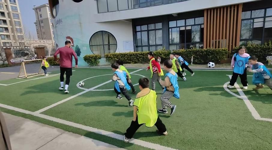 适合小学生的足球训练游戏，快乐足球从小抓起！