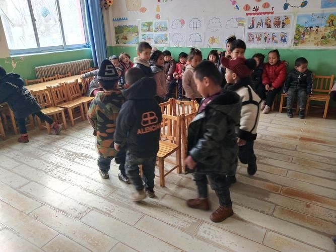 适合幼儿园抢凳子游戏的音乐，这几首越听越上头！