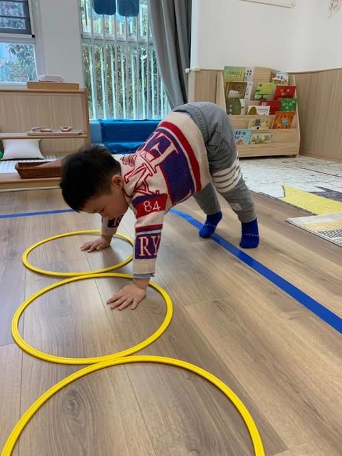 适合幼儿园的爬爬游戏，简单又有趣的室内活动！