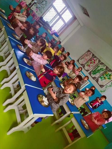 适合幼儿园饭后的小游戏，简单好玩不累人！