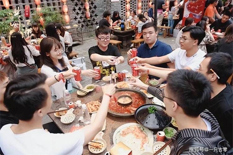 适合聚会玩的真人互动小游戏，气氛瞬间点燃！