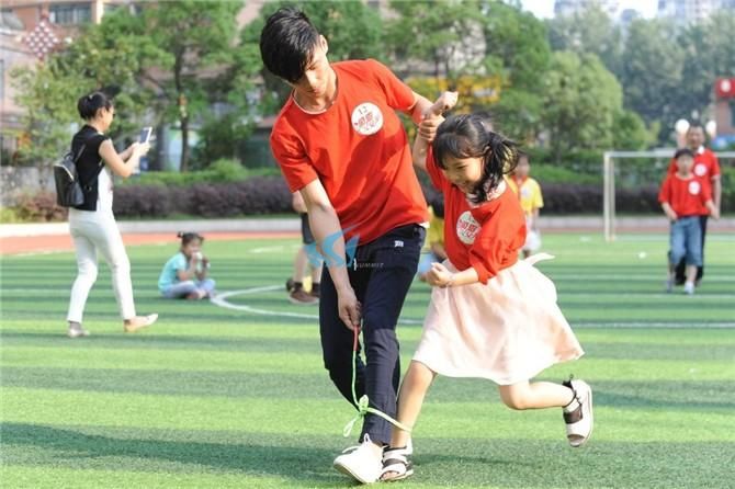 通过两人三足游戏感悟，我发现了这些团队秘密！