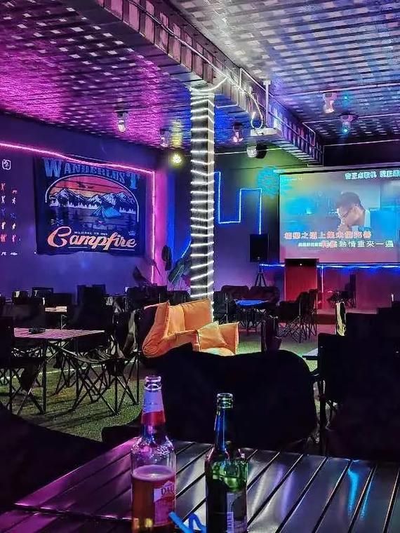 酒吧只会喝酒?酒吧游戏大全让你成为焦点!