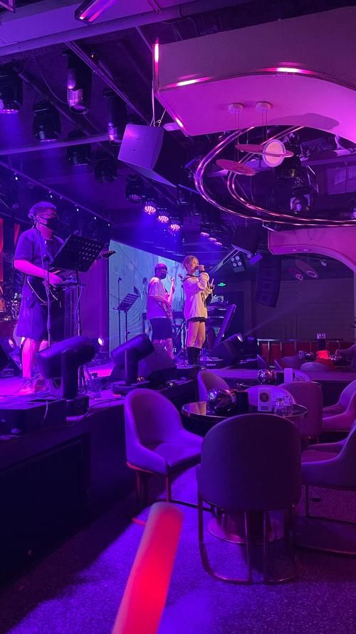 酒吧玩什么游戏有气氛?快来试试这些热门玩法!