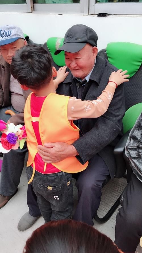重阳节和老人玩什么？这几个手指游戏超温馨！