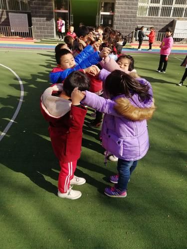 钻山洞游戏教案怎么设计？让孩子玩得更开心！