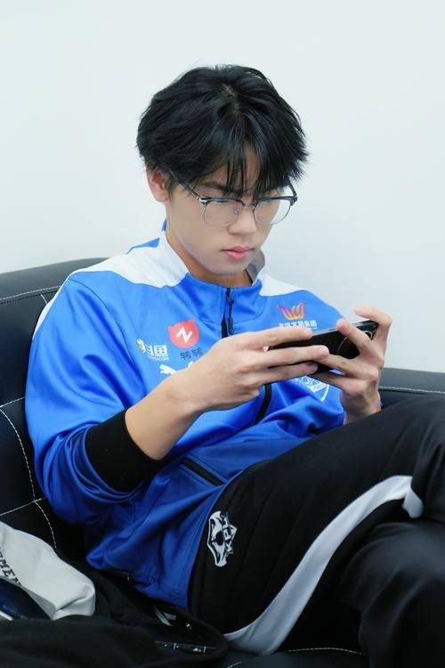 eStar豪取六连胜 选手状态火热势不可挡