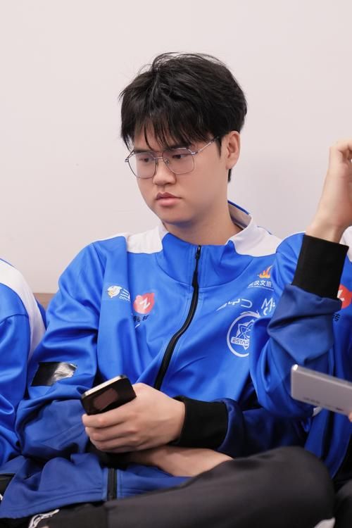 eStar豪取六连胜 选手状态火热势不可挡