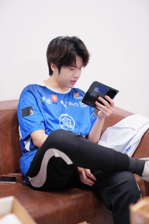 eStar豪取六连胜 选手状态火热势不可挡