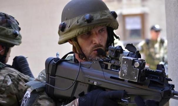 fn f2000突击步枪性能解析与实战评测