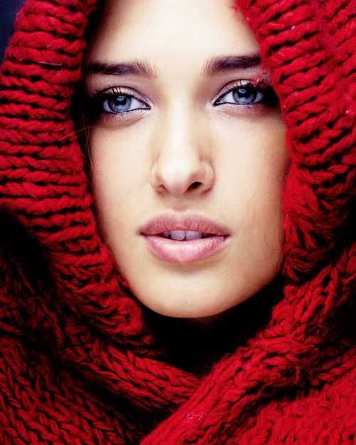 redscarf怎么搭配 红色围巾的时尚穿搭技巧分享