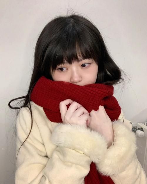 redscarf怎么搭配 红色围巾的时尚穿搭技巧分享