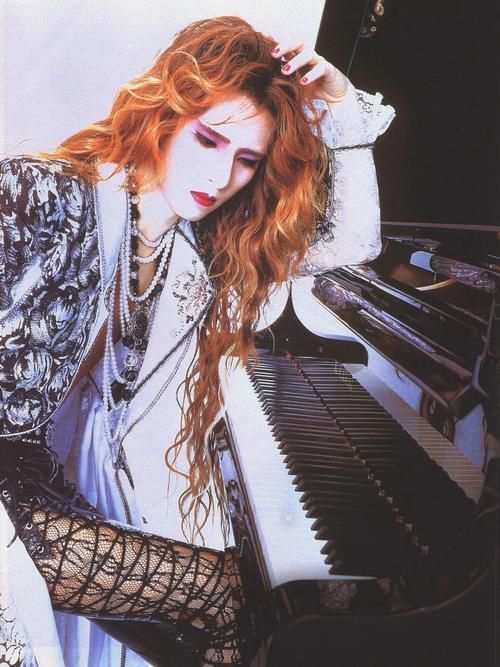 xjapan主唱yoshiki 才华横溢的音乐制作人