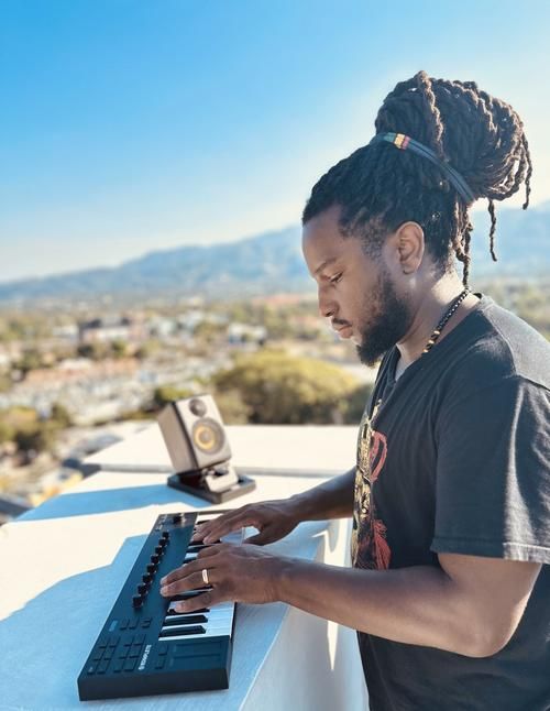 xjapan主唱yoshiki 才华横溢的音乐制作人