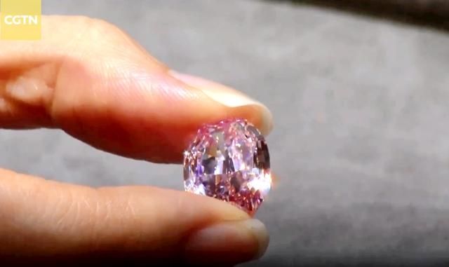 世界最大紫粉钻石震撼全球 专家解读其形成之谜