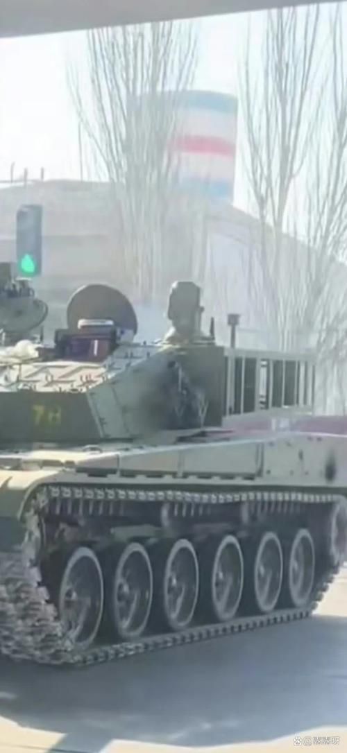 中国99a2主战坦克全面对比美军m1a2谁更厉害