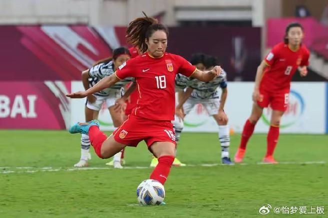 中国女足击败巴西夺冠 球迷狂欢庆祝历史性胜利