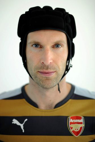 为什么切赫总戴头套 门将头部保护的重要性解析