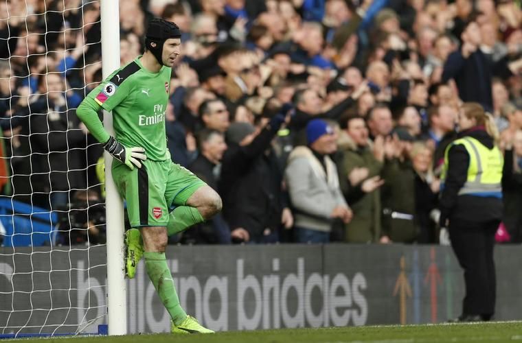 为什么切赫总戴头套 门将头部保护的重要性解析