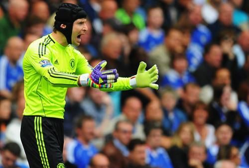 为什么切赫总戴头套 门将头部保护的重要性解析