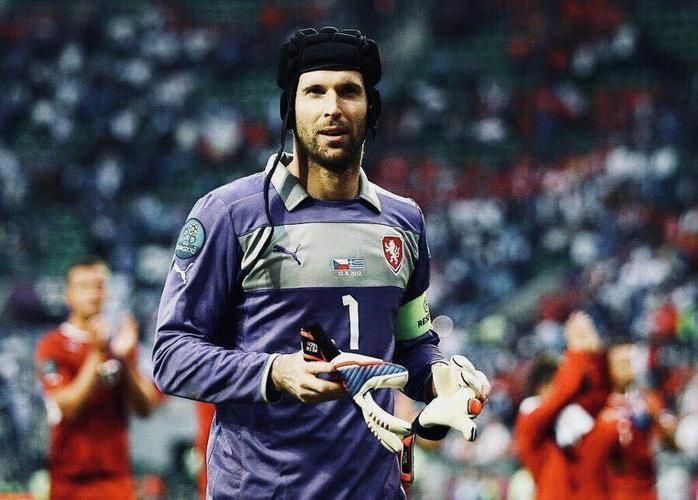 为什么切赫总戴头套 门将头部保护的重要性解析