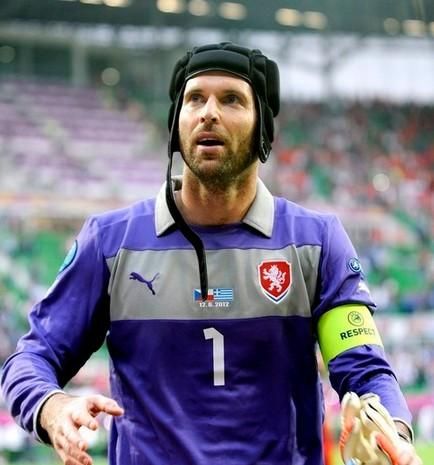 为什么切赫总戴头套 门将头部保护的重要性解析