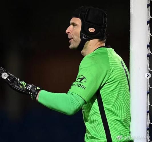 为什么切赫总戴头套 门将头部保护的重要性解析