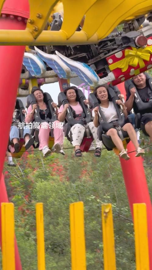 乐园过山车双人版适合情侣吗双人过山车游玩建议